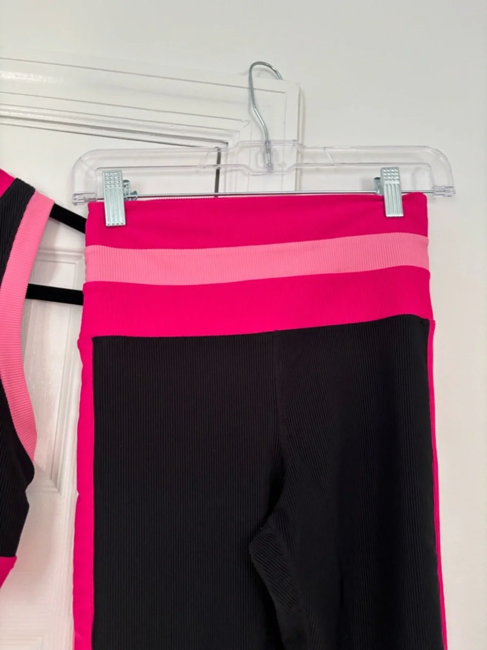 Beach Riot Gwen Colorblock Active Set Pink Black Size M Sports Bra Leggings
